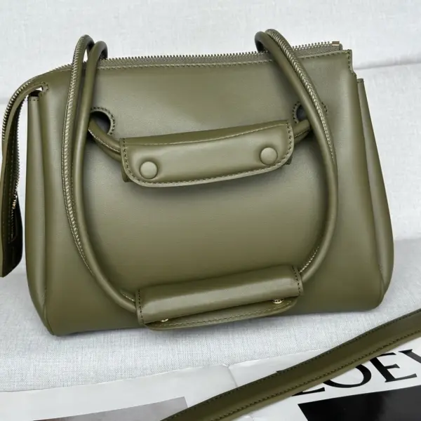 Loewe-羅意威 橄欖綠小號柔軟牛皮革 Madrid 手拿包 14 Loewe-羅意威 橄欖綠小號柔軟牛皮革 Madrid 手拿包