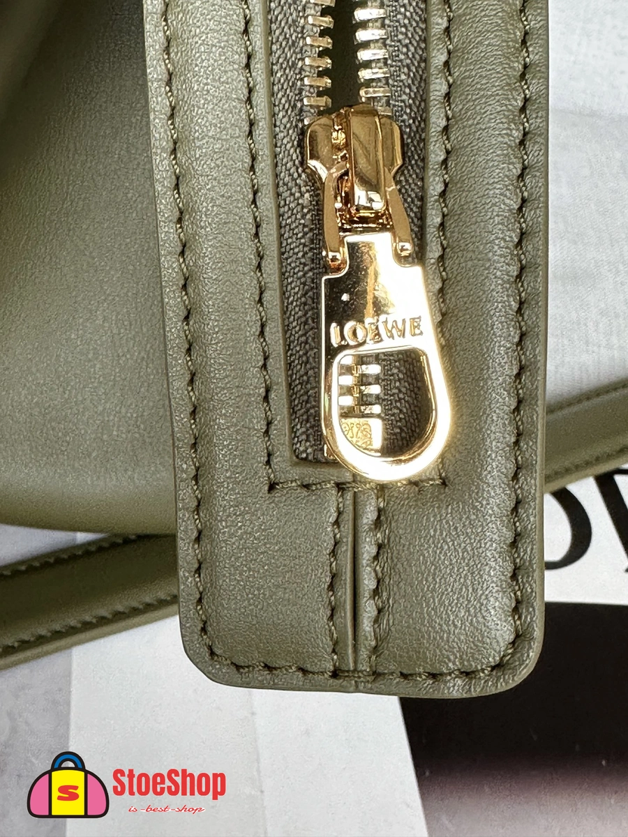 Loewe-羅意威 橄欖綠小號柔軟牛皮革 Madrid 手拿包 6 Loewe-羅意威 橄欖綠小號柔軟牛皮革 Madrid 手拿包