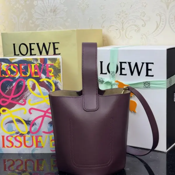 Loewe-羅意威 深酒紅中號光滑牛皮革 Pebble Bucket 肩背包
