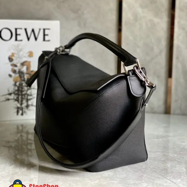 Loewe-羅意威 黑色大號粒面牛皮革 Puzzle Edge 肩背包