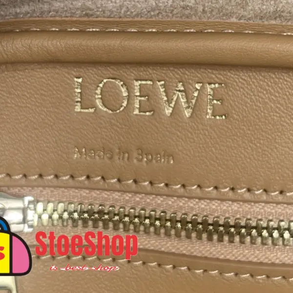 Loewe-羅意威 暖沙黃色納帕牛皮革 Amazona 28 手拿包