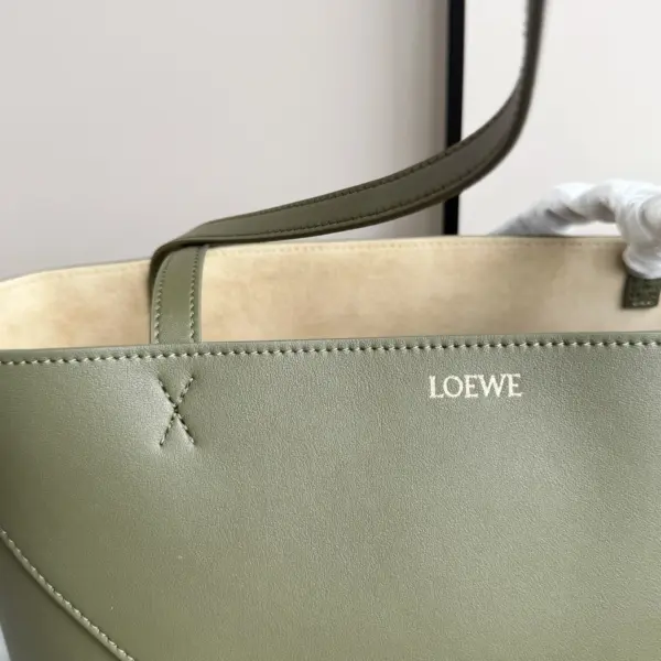 Loewe-羅意威 Puzzle Fold 系列 深卡其色中號亮面牛皮革購物袋
