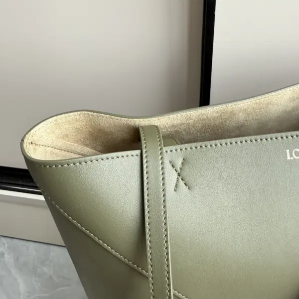 Loewe-羅意威 Puzzle Fold 系列 深卡其色中號亮面牛皮革購物袋