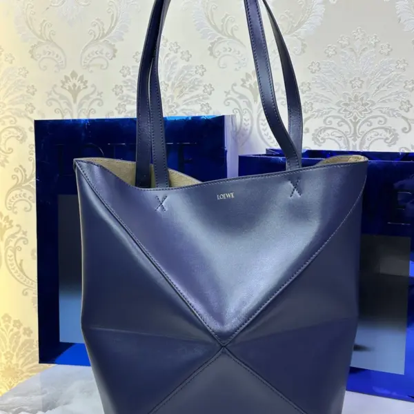 Loewe-羅意威 深邃藍超大號亮面牛皮革 Puzzle Fold 購物袋