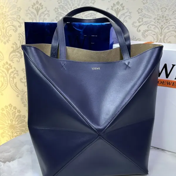 Loewe-羅意威 深邃藍超大號亮面牛皮革 Puzzle Fold 購物袋