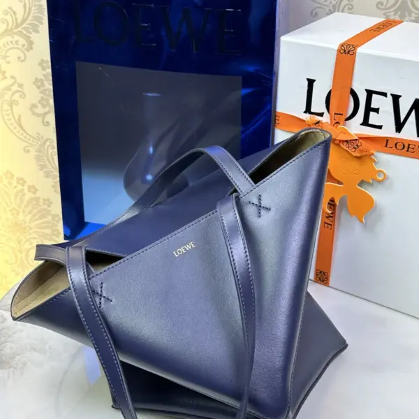 Loewe-羅意威 深邃藍超大號亮面牛皮革 Puzzle Fold 購物袋