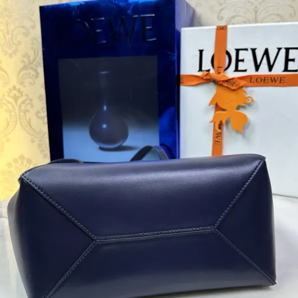 Loewe-羅意威 深邃藍超大號亮面牛皮革 Puzzle Fold 購物袋