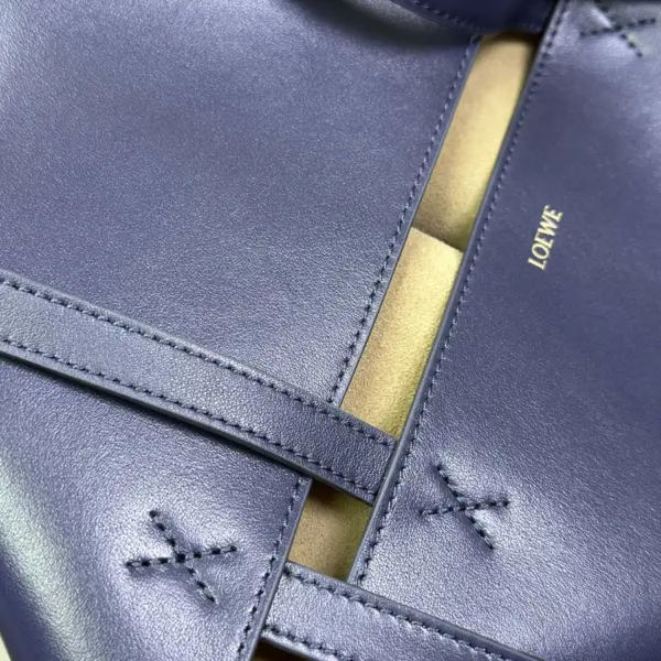 Loewe-羅意威 深邃藍超大號亮面牛皮革 Puzzle Fold 購物袋