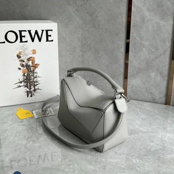 Loewe-羅意威 銀色迷你層壓羊皮革 Puzzle 肩背包