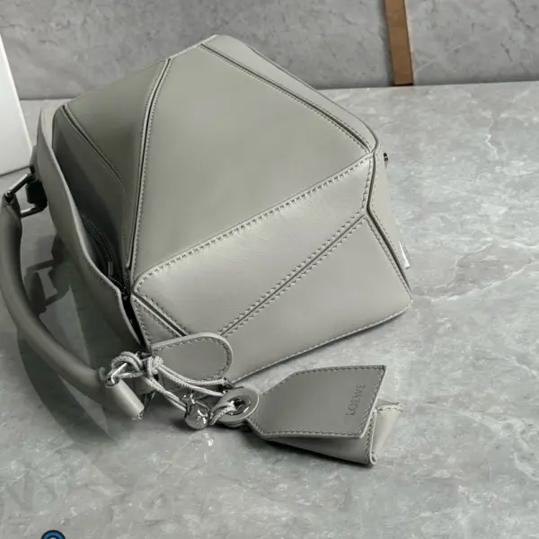 Loewe-羅意威 銀色迷你層壓羊皮革 Puzzle 肩背包