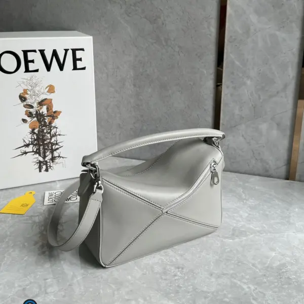 Loewe-羅意威 銀色迷你層壓羊皮革 Puzzle 肩背包