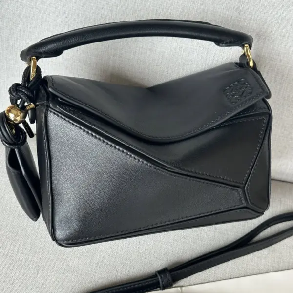 Loewe-羅意威 黑色迷你納帕羊皮革 Featherlight Puzzle 肩背包