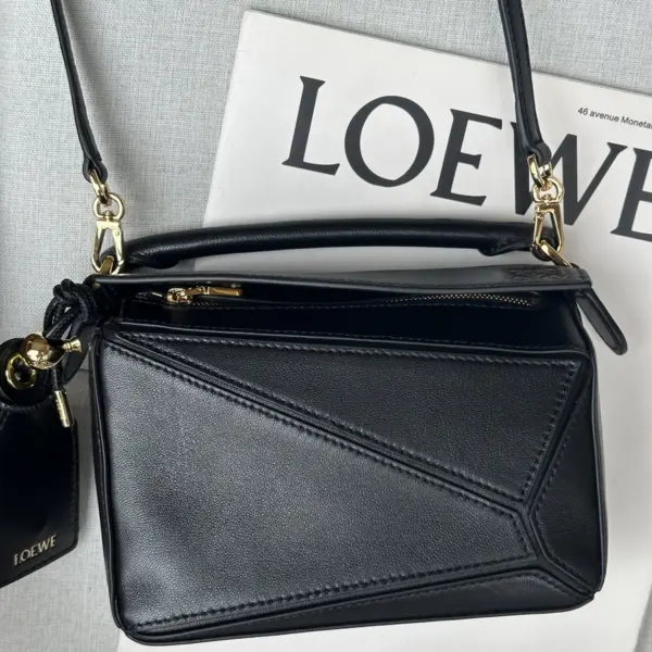 Loewe-羅意威 黑色迷你納帕羊皮革 Featherlight Puzzle 肩背包