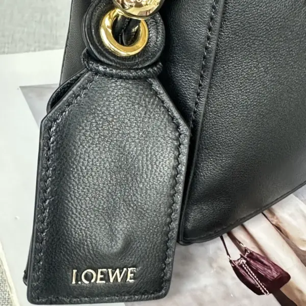 Loewe-羅意威 黑色迷你納帕羊皮革 Featherlight Puzzle 肩背包
