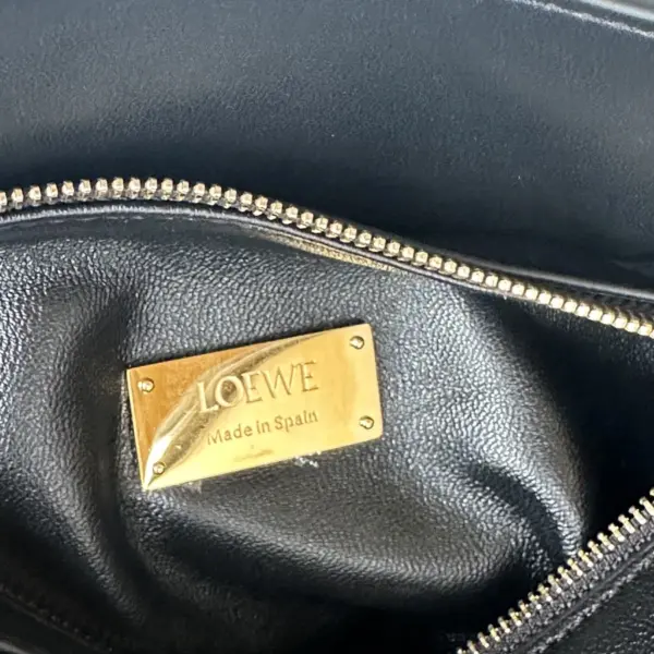 Loewe-羅意威 黑色迷你納帕羊皮革 Featherlight Puzzle 肩背包