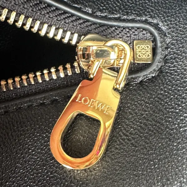 Loewe-羅意威 黑色迷你納帕羊皮革 Featherlight Puzzle 肩背包