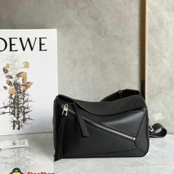 Loewe-羅意威 黑色小號經典牛皮革 Puzzle 腰包
