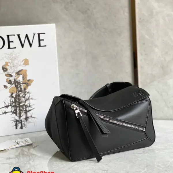 Loewe-羅意威 黑色小號經典牛皮革 Puzzle 腰包