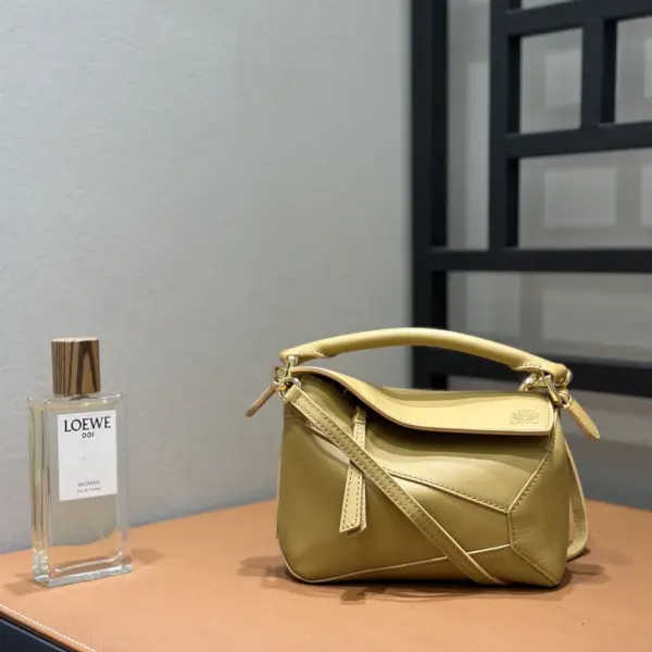 Loewe-羅意威 金色迷你層壓羊皮革 Puzzle 肩背包