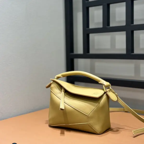 Loewe-羅意威 金色迷你層壓羊皮革 Puzzle 肩背包
