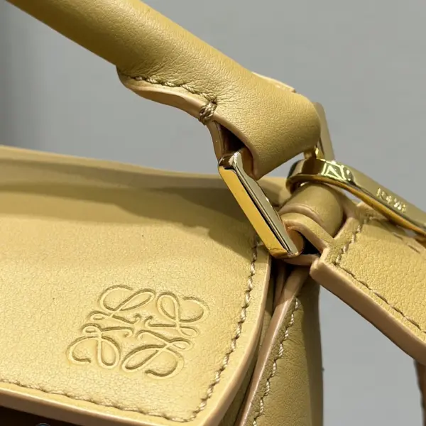 Loewe-羅意威 金色迷你層壓羊皮革 Puzzle 肩背包