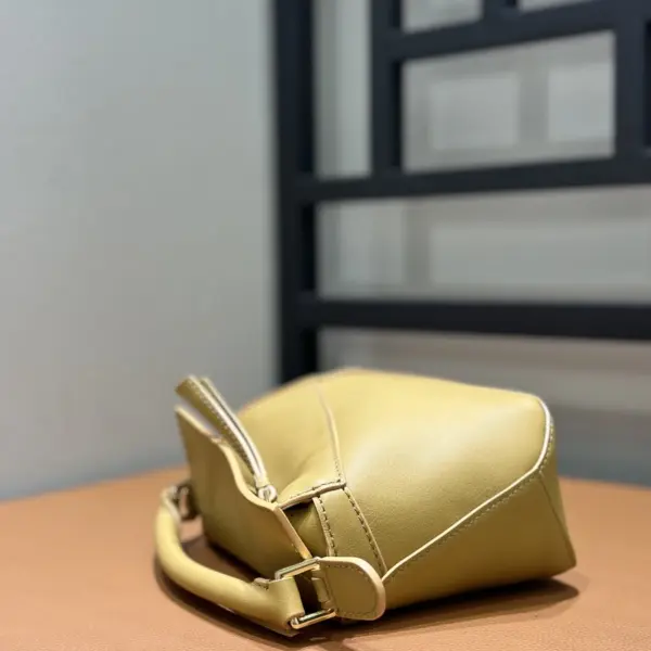 Loewe-羅意威 金色迷你層壓羊皮革 Puzzle 肩背包