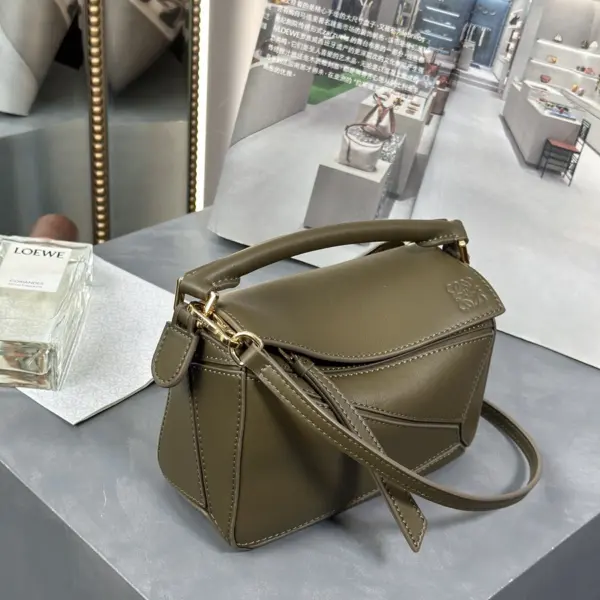 Loewe-羅意威 深卡其色迷你經典牛皮革 Puzzle 肩背包