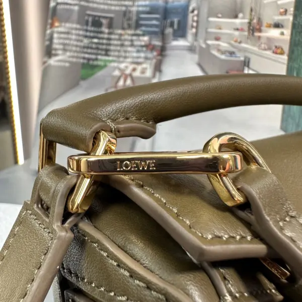 Loewe-羅意威 深卡其色迷你經典牛皮革 Puzzle 肩背包