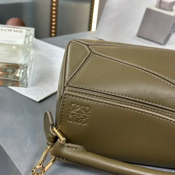 Loewe-羅意威 深卡其色迷你經典牛皮革 Puzzle 肩背包