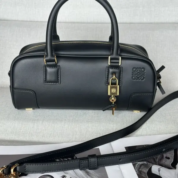 Loewe-羅意威 黑色納帕牛皮革 Amazona Cropped 23 手拿包