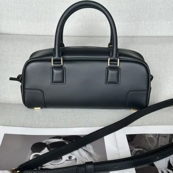 Loewe-羅意威 黑色納帕牛皮革 Amazona Cropped 23 手拿包