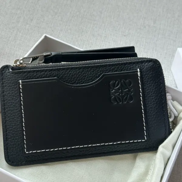Loewe-羅意威 黑色柔軟粒面牛皮革 Anagram 壓紋硬幣卡包 11 Loewe-羅意威 黑色柔軟粒面牛皮革 Anagram 壓紋硬幣卡包
