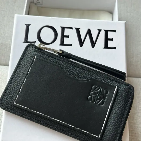 Loewe-羅意威 黑色柔軟粒面牛皮革 Anagram 壓紋硬幣卡包 12 Loewe-羅意威 黑色柔軟粒面牛皮革 Anagram 壓紋硬幣卡包