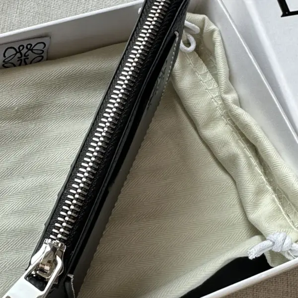 Loewe-羅意威 黑色柔軟粒面牛皮革 Anagram 壓紋硬幣卡包 15 Loewe-羅意威 黑色柔軟粒面牛皮革 Anagram 壓紋硬幣卡包