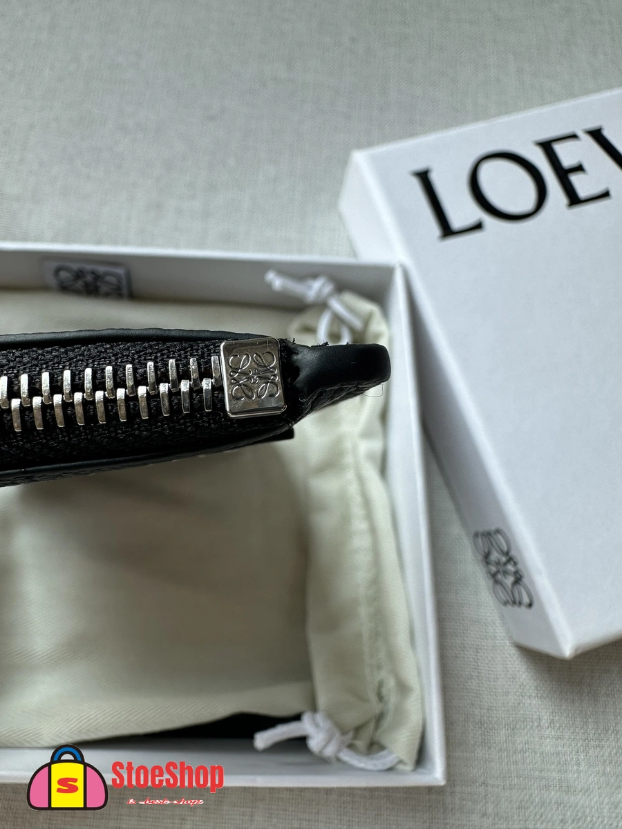 Loewe-羅意威 黑色柔軟粒面牛皮革 Anagram 壓紋硬幣卡包 8 Loewe-羅意威 黑色柔軟粒面牛皮革 Anagram 壓紋硬幣卡包