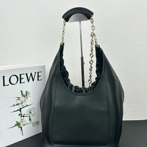 Loewe-羅意威 Squeeze 系列 黑色超大號天然牛皮革肩背包