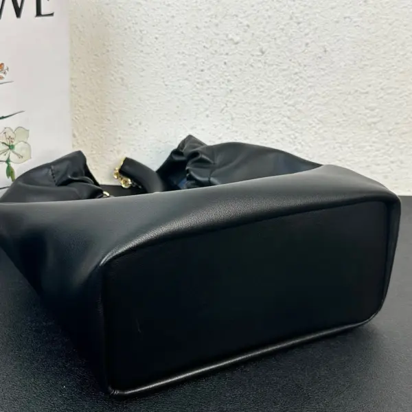 Loewe-羅意威 Squeeze 系列 黑色超大號天然牛皮革肩背包