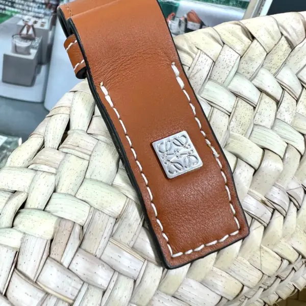 Loewe-羅意威 Basket 系列 自然色 / 棕褐色中號棕櫚葉牛皮革編織袋 19 Loewe-羅意威 Basket 系列 自然色 / 棕褐色中號棕櫚葉牛皮革編織袋