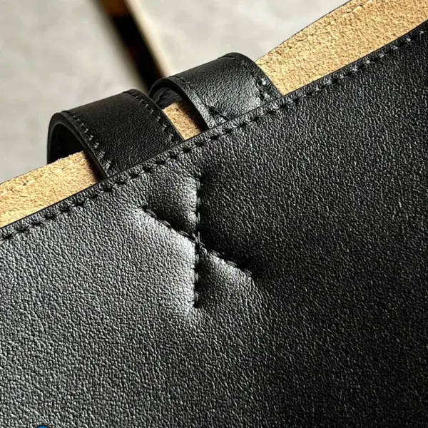 Loewe-羅意威 黑色超大號亮面牛皮革 Puzzle Fold 購物袋 18 Loewe-羅意威 黑色超大號亮面牛皮革 Puzzle Fold 購物袋