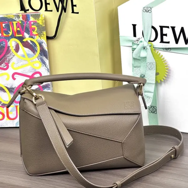 Loewe-羅意威 灰褐色迷你柔軟粒面牛皮革 Puzzle Edge 肩背包