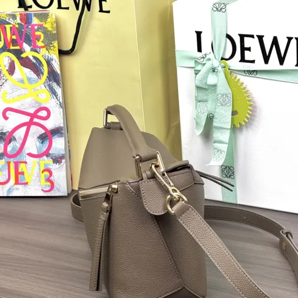 Loewe-羅意威 灰褐色迷你柔軟粒面牛皮革 Puzzle Edge 肩背包