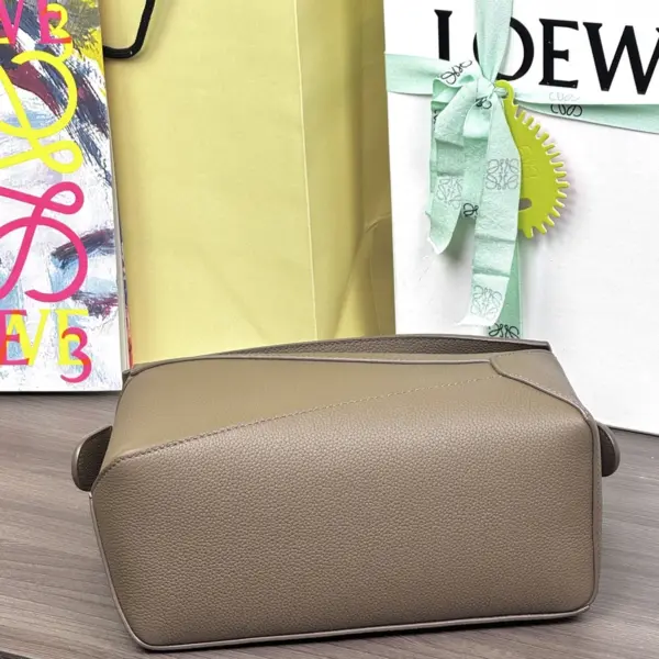 Loewe-羅意威 灰褐色迷你柔軟粒面牛皮革 Puzzle Edge 肩背包