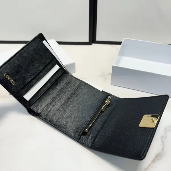 Loewe-羅意威 黑色鵝卵石紋牛皮革 Anagram 三折短夾 19 Loewe-羅意威 黑色鵝卵石紋牛皮革 Anagram 三折短夾