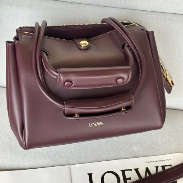 Loewe-羅意威 深酒紅小號柔軟牛皮革 Madrid 手拿包