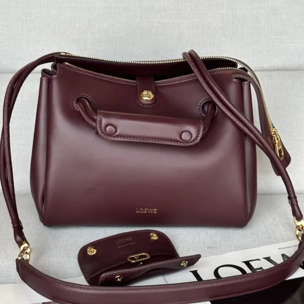 Loewe-羅意威 深酒紅小號柔軟牛皮革 Madrid 手拿包