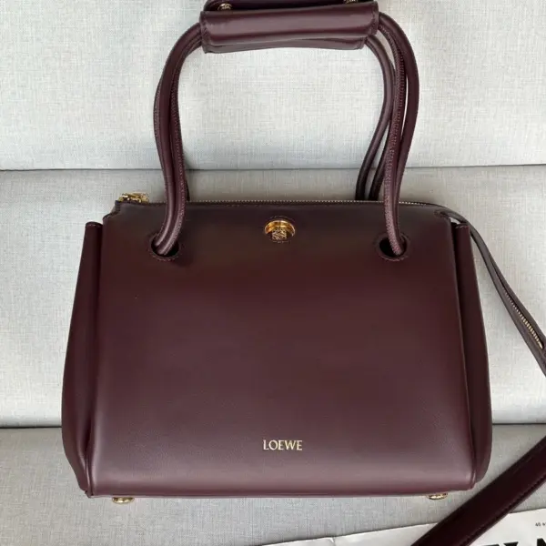 Loewe-羅意威 深酒紅小號柔軟牛皮革 Madrid 手拿包