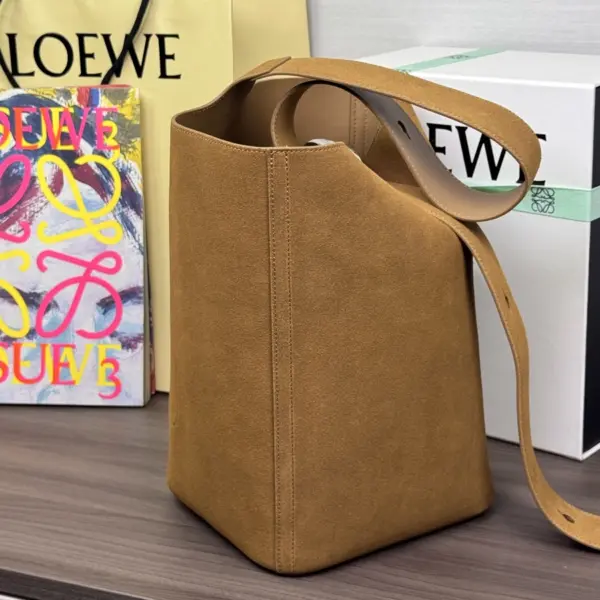 Loewe-羅意威 煙草色大號絨面牛皮革 Pebble Bucket 水桶肩背包