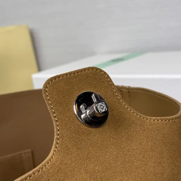 Loewe-羅意威 煙草色大號絨面牛皮革 Pebble Bucket 水桶肩背包