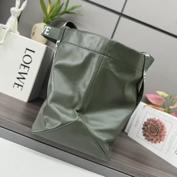 Loewe-羅意威 寶瓶綠紙紋牛皮革 Fold Shopper 購物袋 12 Loewe-羅意威 寶瓶綠紙紋牛皮革 Fold Shopper 購物袋
