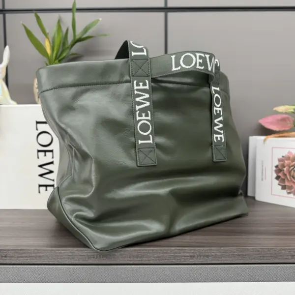 Loewe-羅意威 寶瓶綠紙紋牛皮革 Fold Shopper 購物袋 13 Loewe-羅意威 寶瓶綠紙紋牛皮革 Fold Shopper 購物袋